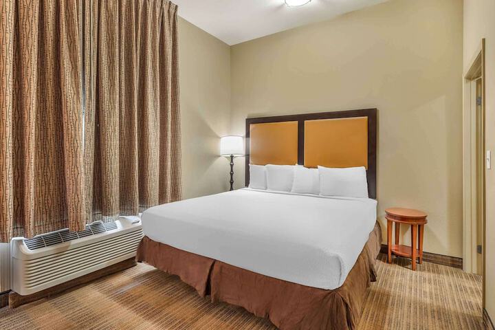 Room 10 of 33