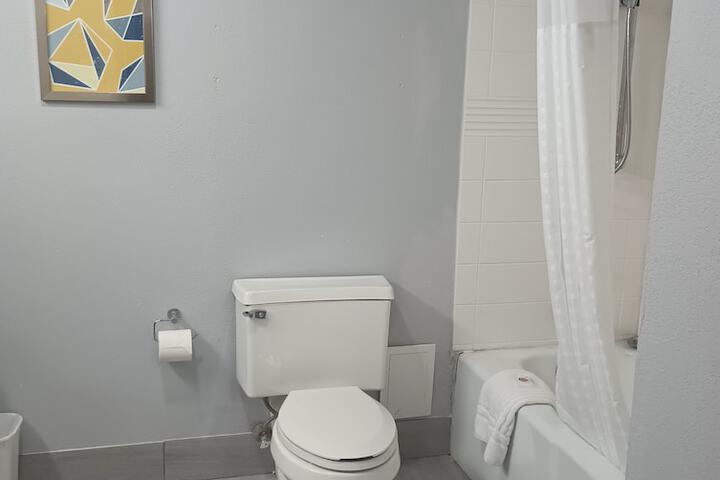 Room 11 of 25