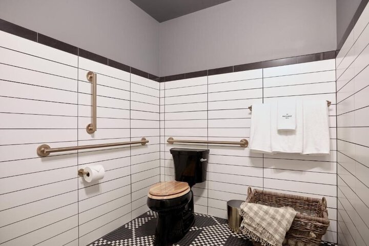 Room 15 of 36