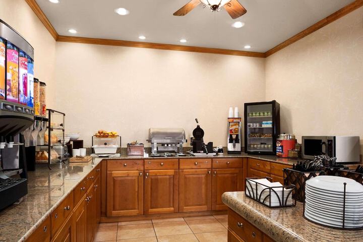 Country Inn & Suites by Radisson Columbus West, OH