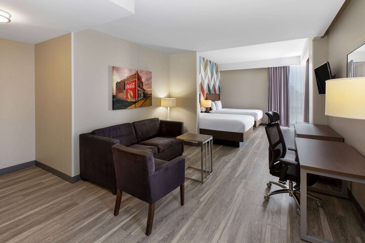Room 11 of 33