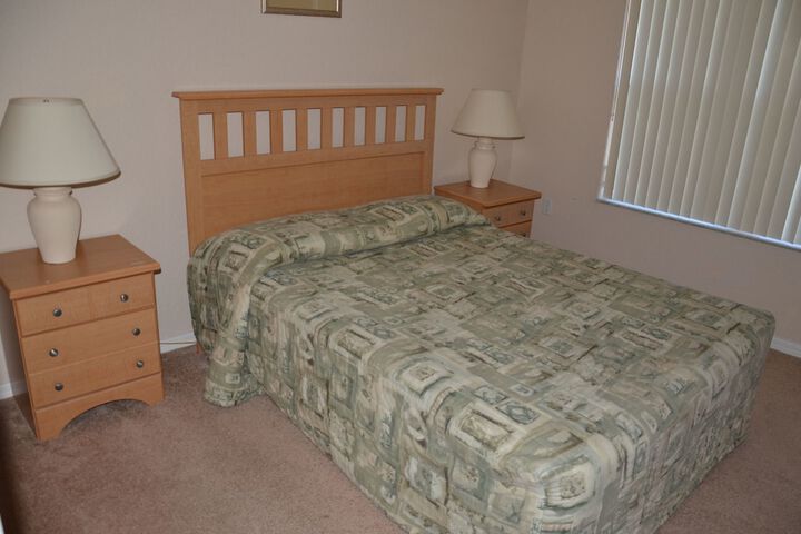 Room 4 of 9