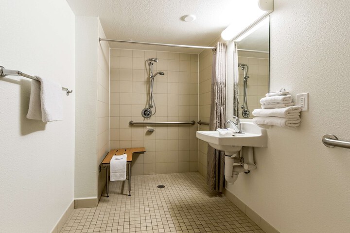 Room 14 of 25