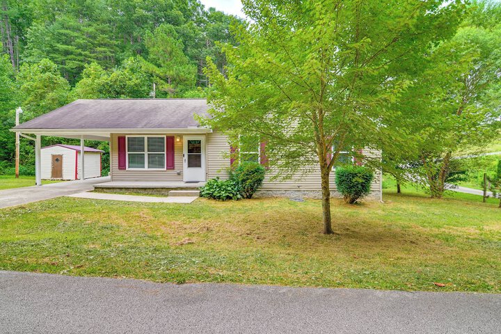 Campton Cottage w / Hot Tub Near Hiking + Climbing