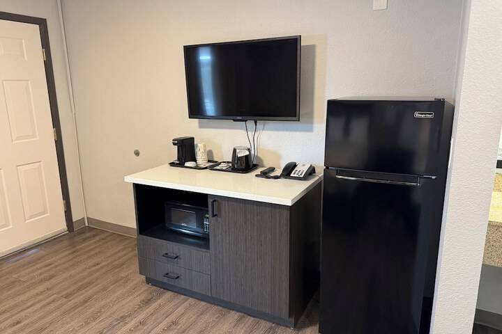 Studio 6 Suites Vancouver Wa - Waterfront