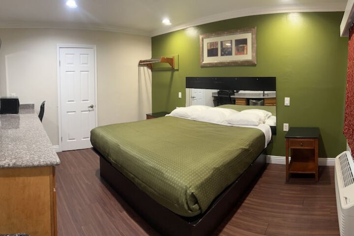 Room 43 of 65