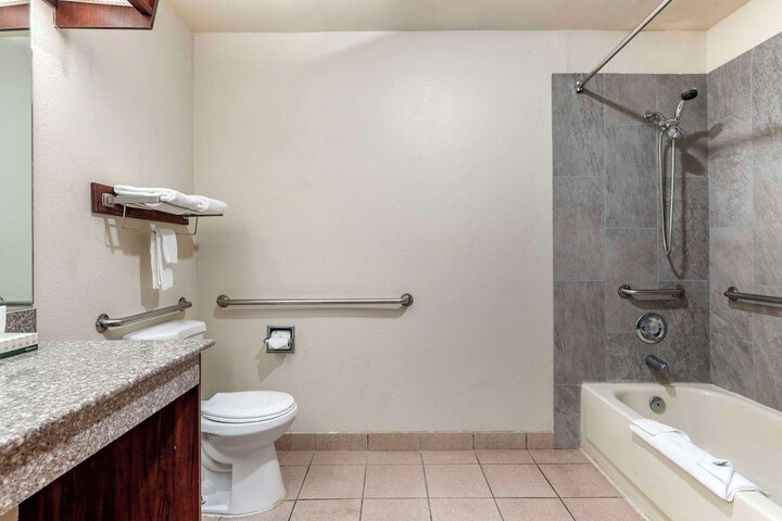 Room 15 of 24