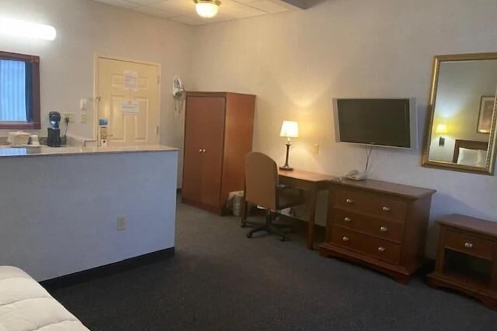 Room 16 of 34
