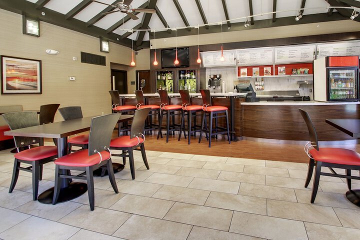 Courtyard by Marriott San Diego Del Mar / Solana Beach