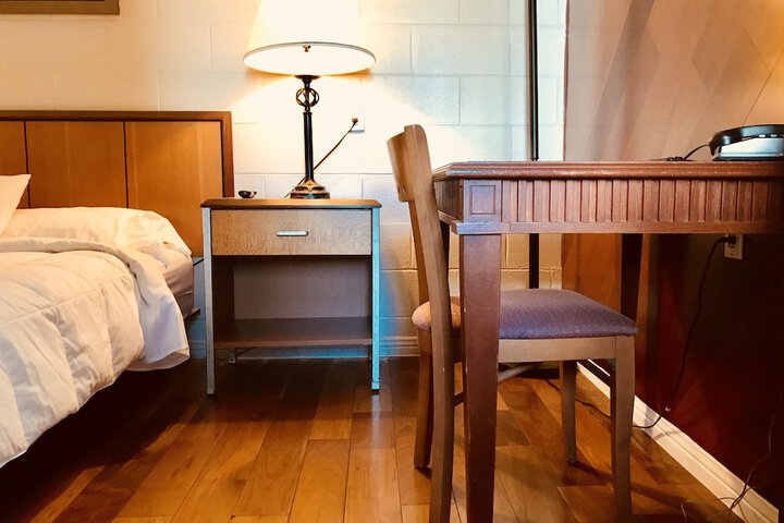 Room 27 of 60