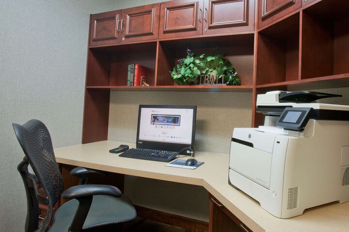 Business Center 127 of 127