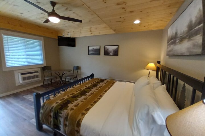 The Carter Lodge on the River