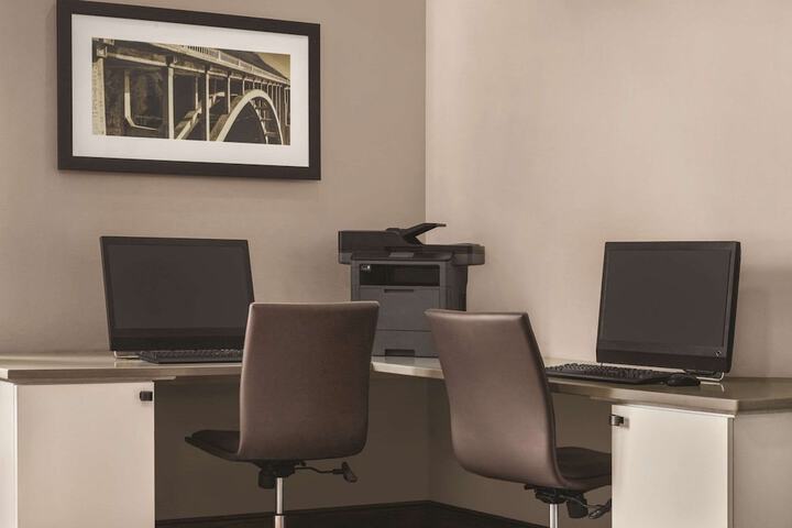 Business Center 31 of 31