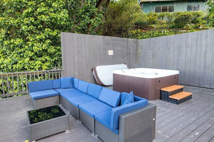 Marbella Lane Pedro Point Beach House with Hot Tub