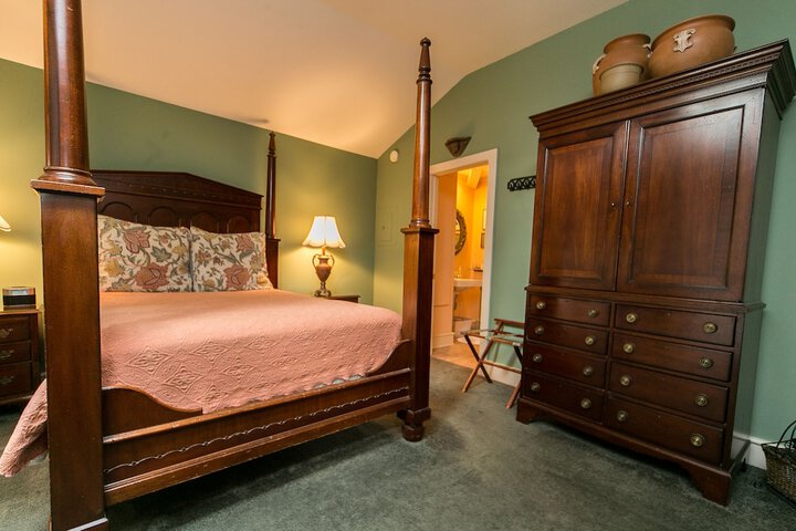 Room 11 of 34