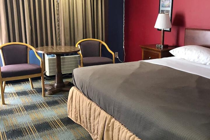 Room 4 of 11