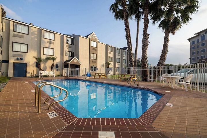 Pool 4 of 37