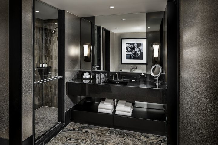 Room 21 of 46