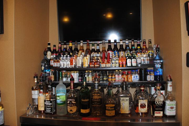 Lounge 34 of 41