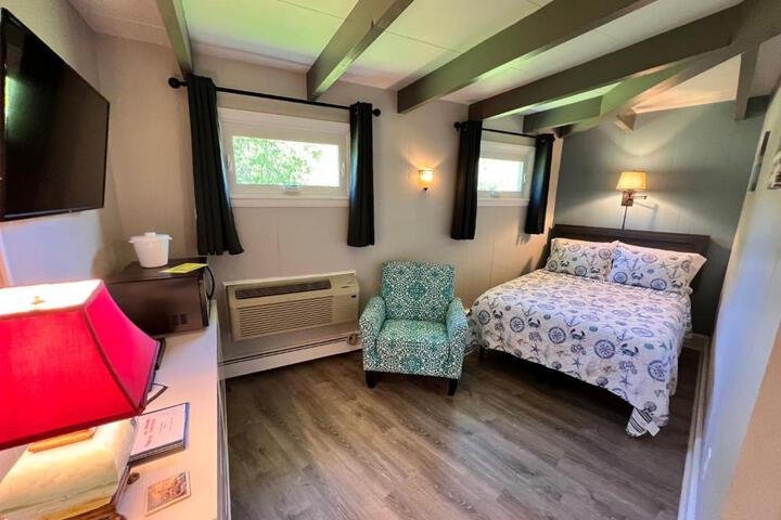 Claddagh Motel & Suites