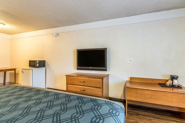 Room 12 of 37