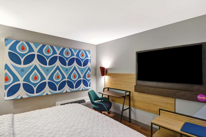 Room 25 of 48