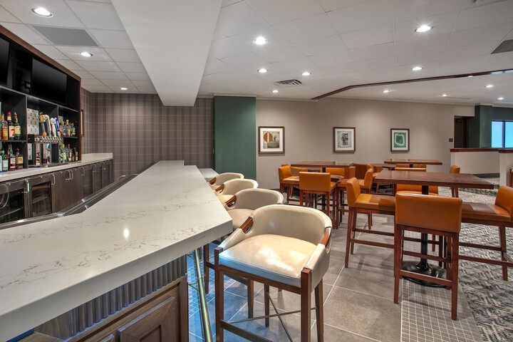 DoubleTree by Hilton Lansing