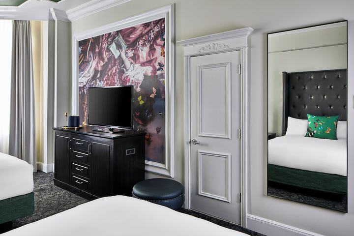 Room 36 of 212