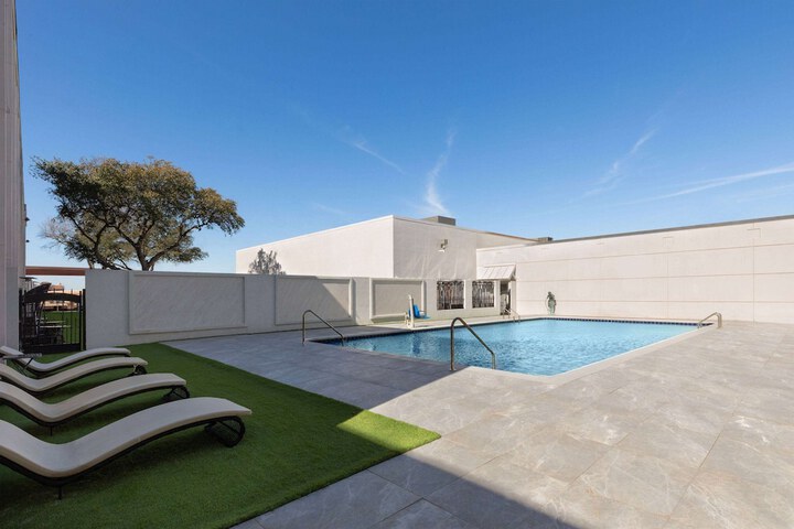Pool 6 of 40