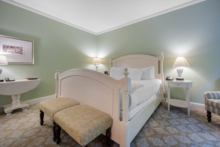Room 52 of 185
