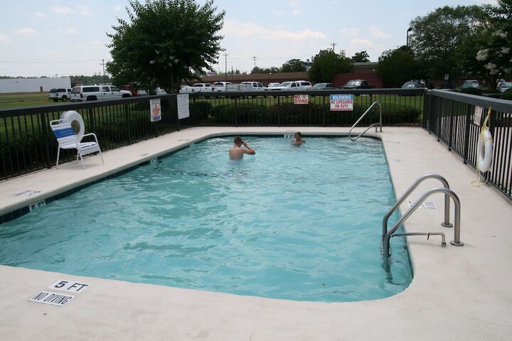 Pool 10 of 39