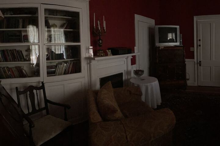 Room 17 of 33