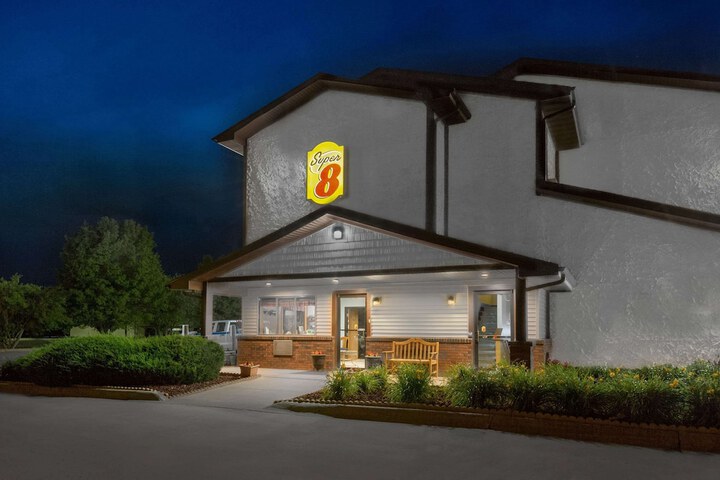 Super 8 by Wyndham Boone