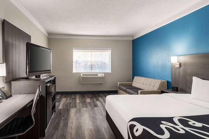 Room 16 of 40