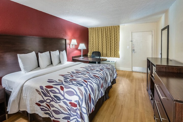 Room 12 of 27