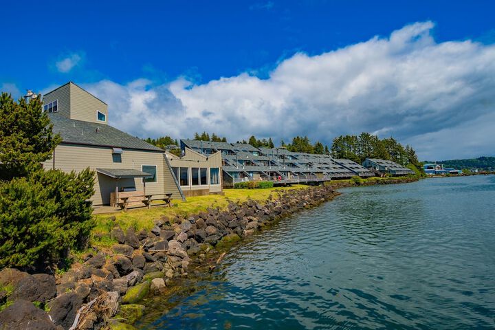 Embarcadero Resort Hotel & Marina