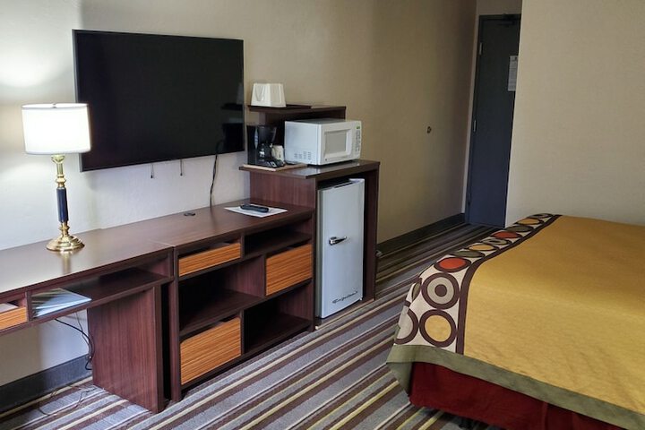 Room 28 of 46