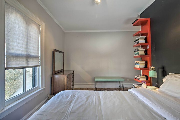 Walk to Downtown: Pet-friendly Millerton Home!