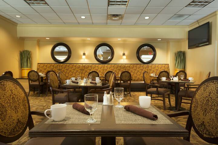 Dining 70 of 88