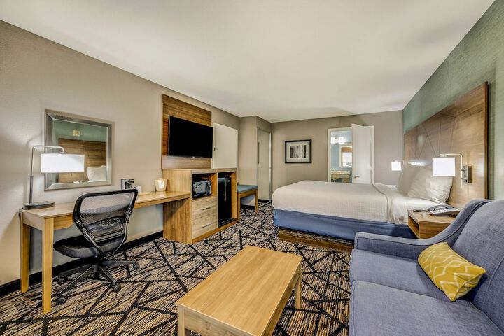 Room 9 of 28