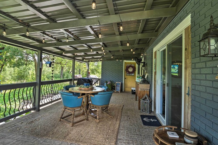 Chic Family-friendly Home With Outdoor Oasis!