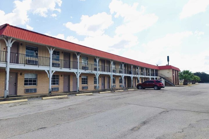 Woodfield Inn & Suites Hotel O Yoakum TX 111