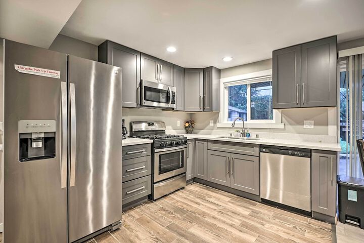 Spacious Kent Home 17 Mi to Dtwn Seattle!