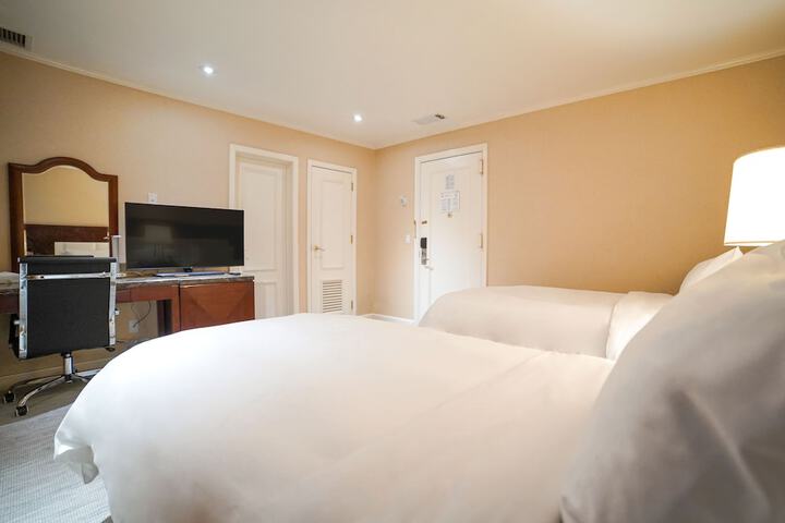 Room 10 of 83