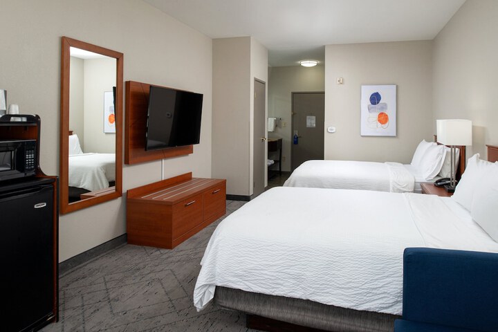 Holiday Inn Express Farmington - Bloomfield by IHG