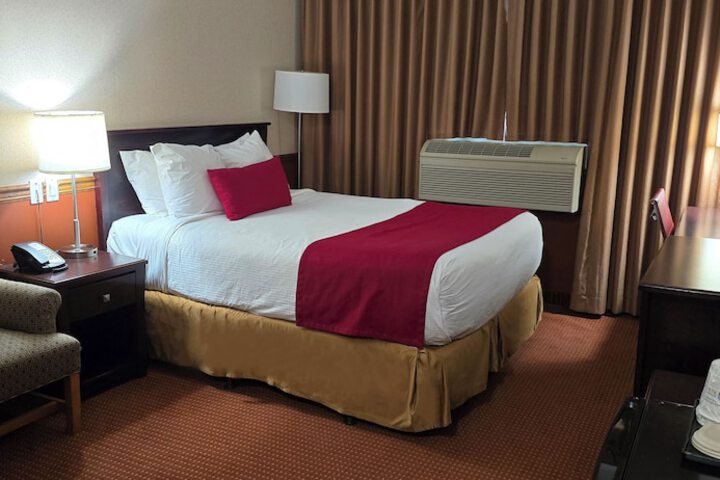 Room 18 of 28