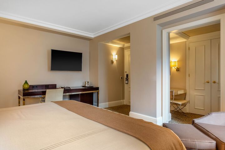 Room 14 of 125