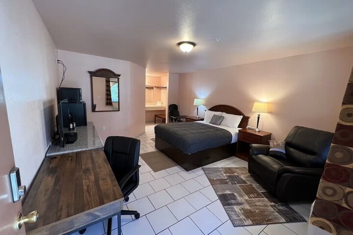 Room 33 of 61