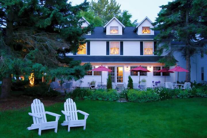Eagle Harbor Inn