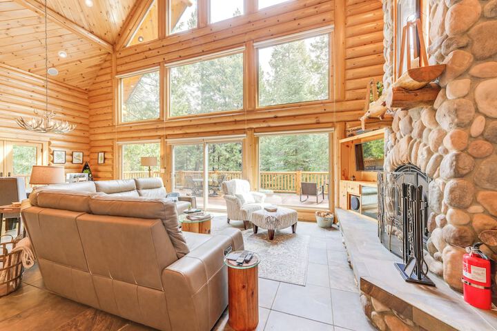 Mountain Cabin w / Hot Tub: 4 Mi to Shaver Lake!